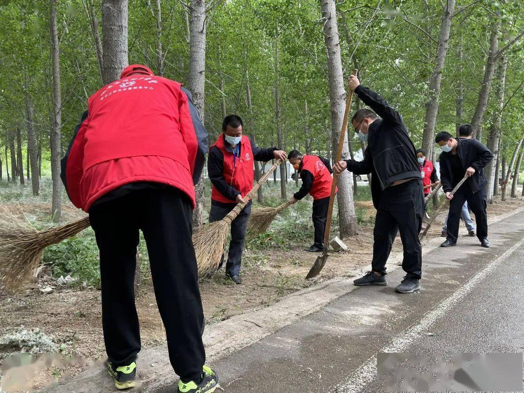 后的杨柳絮,杂物,避免长时间堆积,严防明火;教育引导孩子禁止点燃杨絮