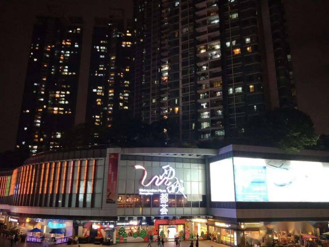 称,以35亿元收购李嘉诚家族的长江实业旗下位于上海的世纪盛荟广场