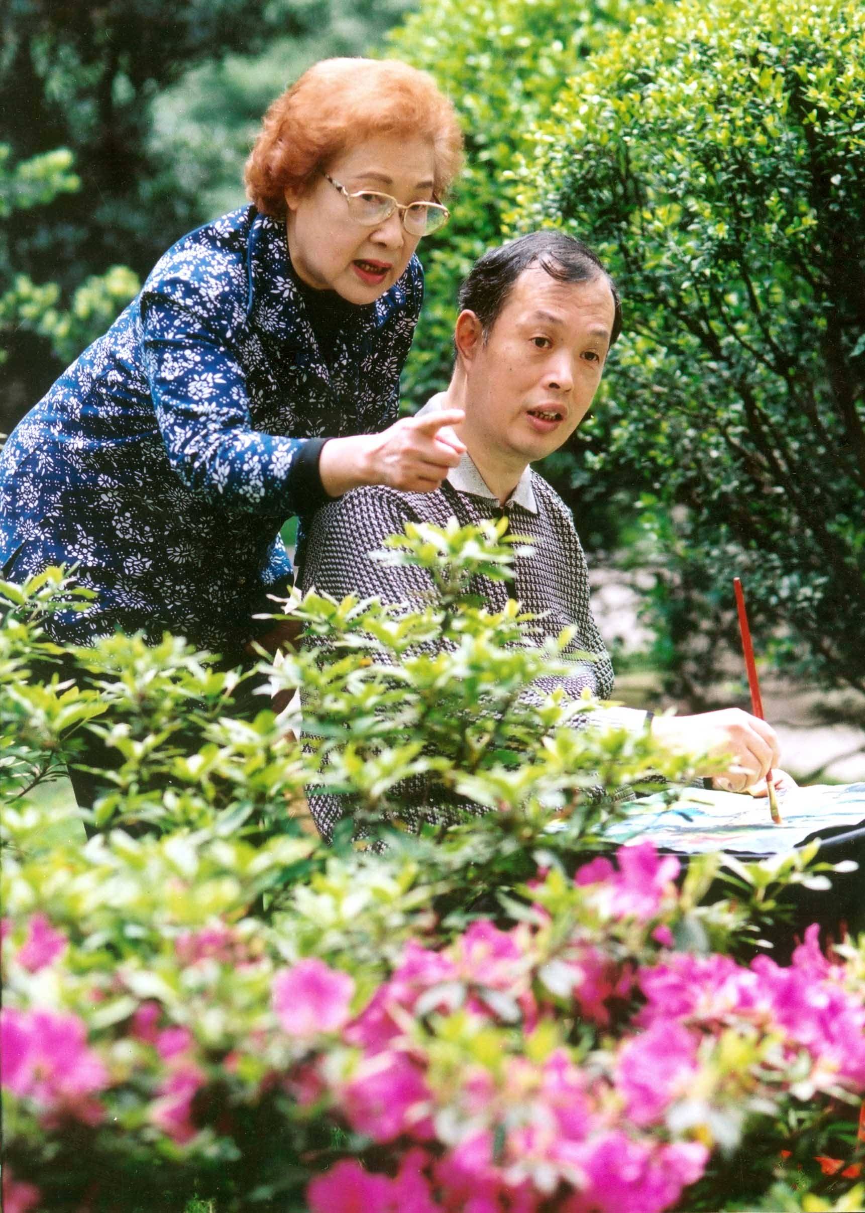 怀念秦怡:最感人的角色是母亲_儿子_金捷_生活