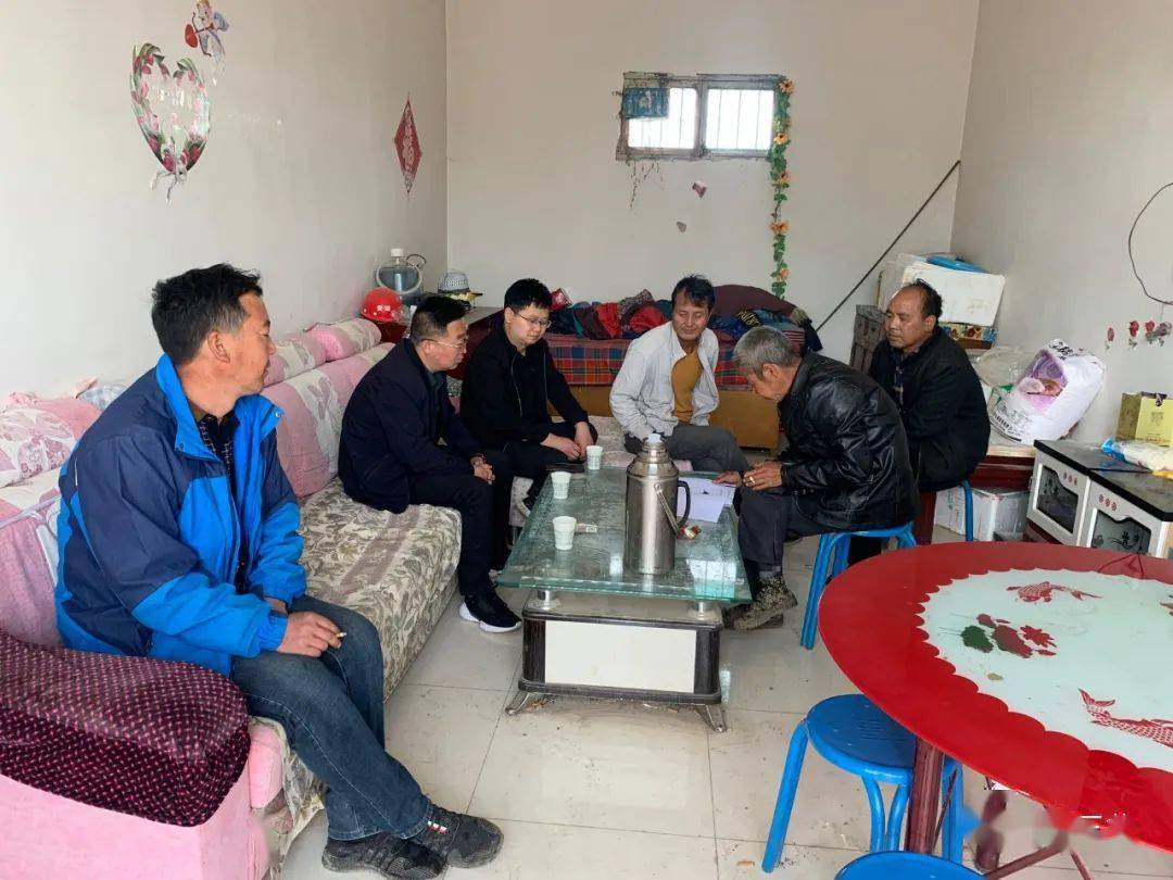 与村人民调解员进行对接,开展面对面交流,紧盯重大节点,重点地区,重点