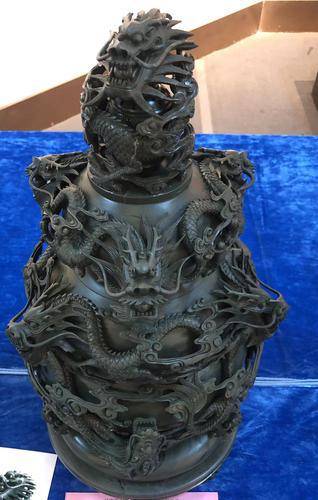 参评作品彩陶《陇南沙坝粗陶茶罐》参评作品瓷雕《梅兰春雕刻花篮》本