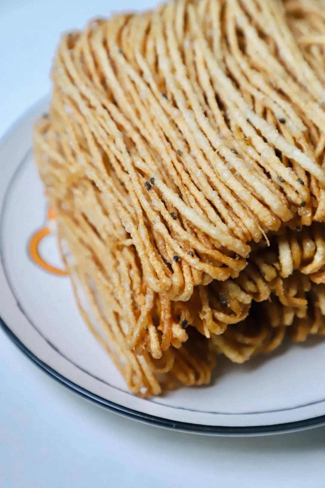 洞天的馓子有香油和花生油的两种,酥酥脆脆,一点儿也不油腻.