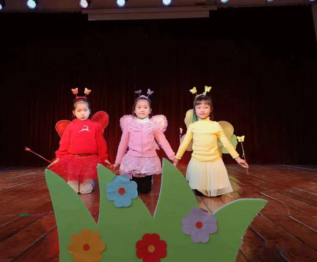 "童趣"表演游戏之——《三只蝴蝶》_故事_幼儿_好朋友