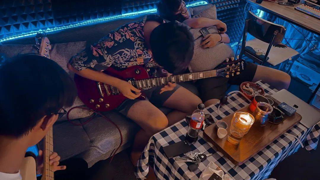 排练日常现在的双面镜乐队已经迭代到6.0版本.