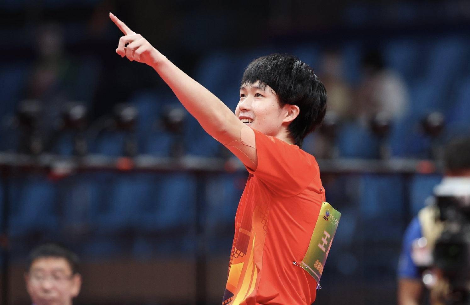 凌晨0点，中国乒乓球迎喜讯：王楚钦成功完成蜕变，球迷齐声点赞