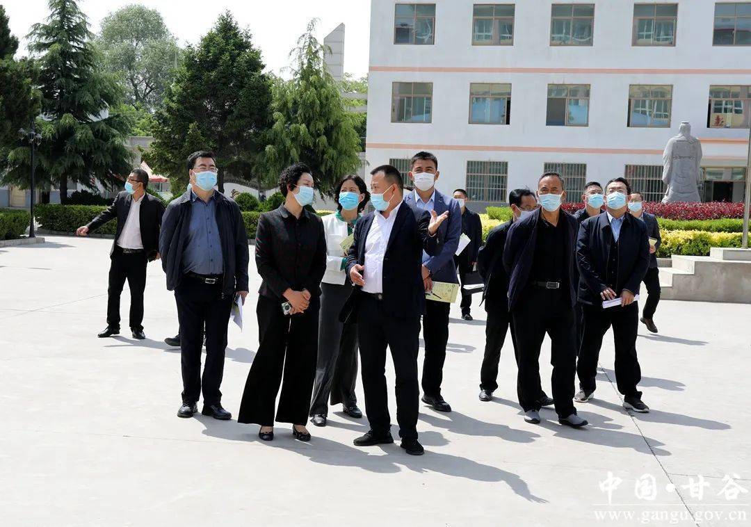 检查组一行先后深入甘谷县第三中学,永安伏羲小学,新兴初中,县职校等