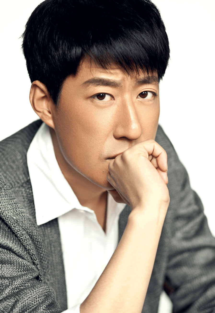 于震晒全家福庆47岁爱妻怀抱婴儿被怀疑生6胎承认有很多孩子