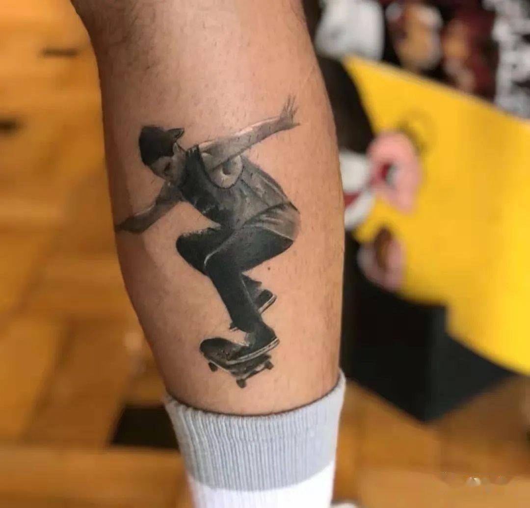 脚下的极速滑板