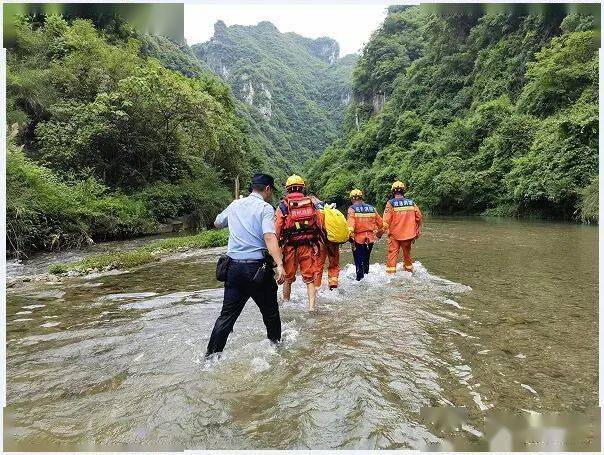 险！景区赏景出意外，贵阳两游客被困悬崖！