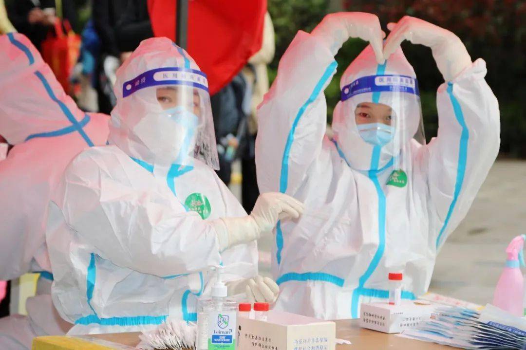 这个社区为核酸检测一线医护人员送去节日惊喜_全员_防控_疫情