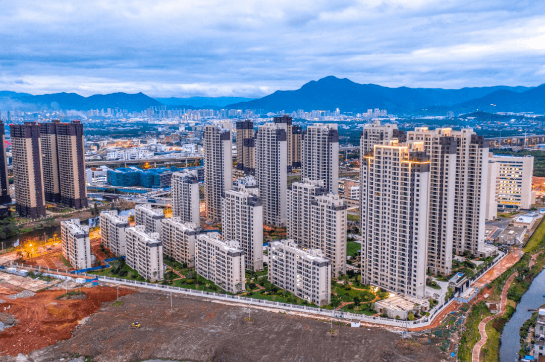 实景图 △从快速发展到越来越多的入住,历经10年沉淀的保利城,让涵江