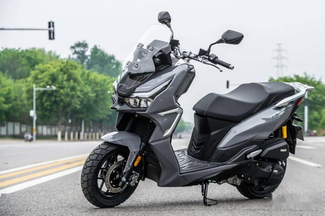 让摩旅多一层安全守护场地体验大阳adv350tcs版丨把玩