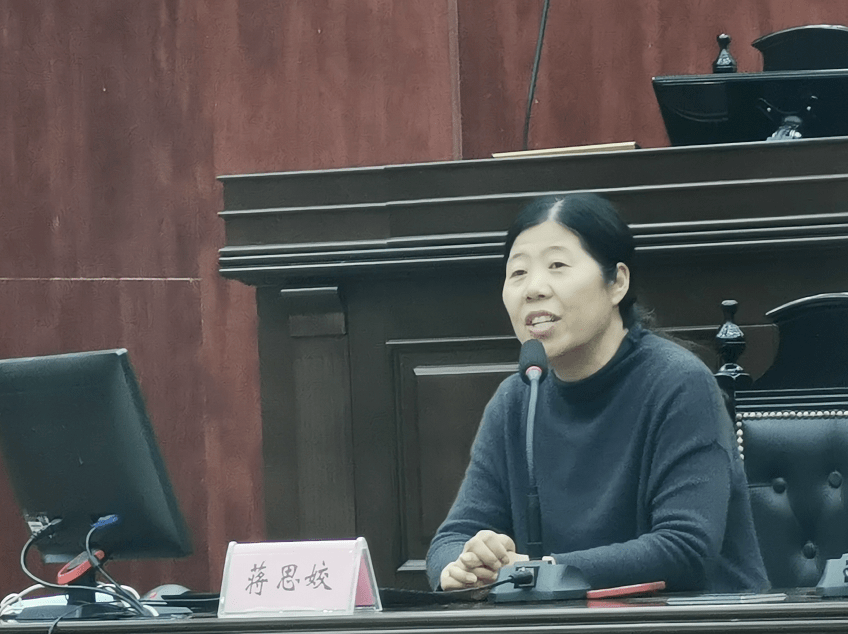 现场,甘露镇中心幼儿园校长蒋思姣,老师李艳梅作为主讲人,她们以2022