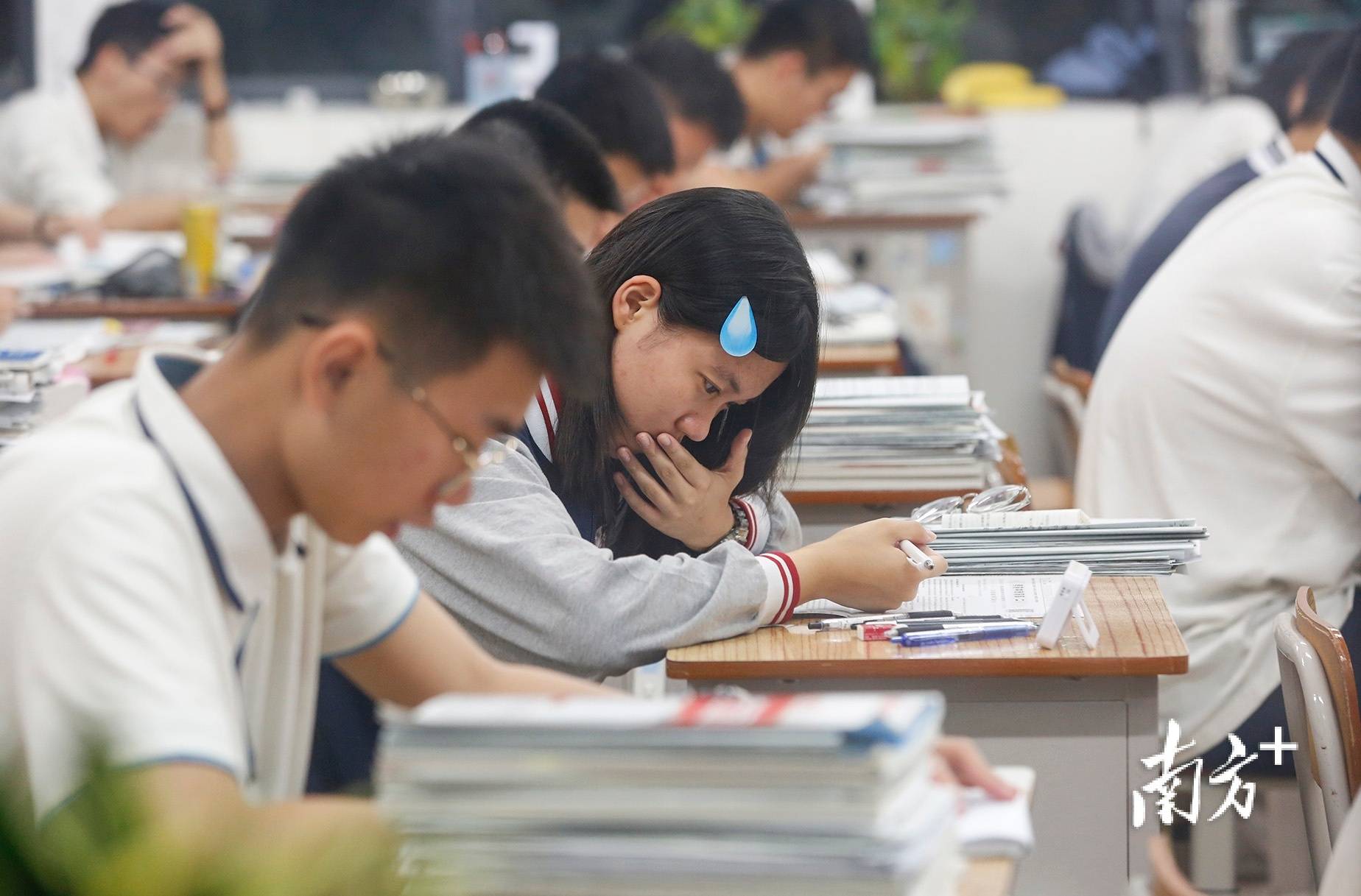 图集高考倒计时中山一中高三学子雨夜拼搏无悔青春