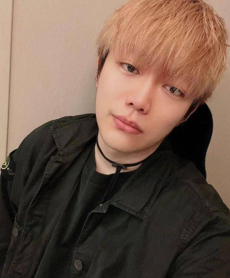 pgone晒出最新自拍照