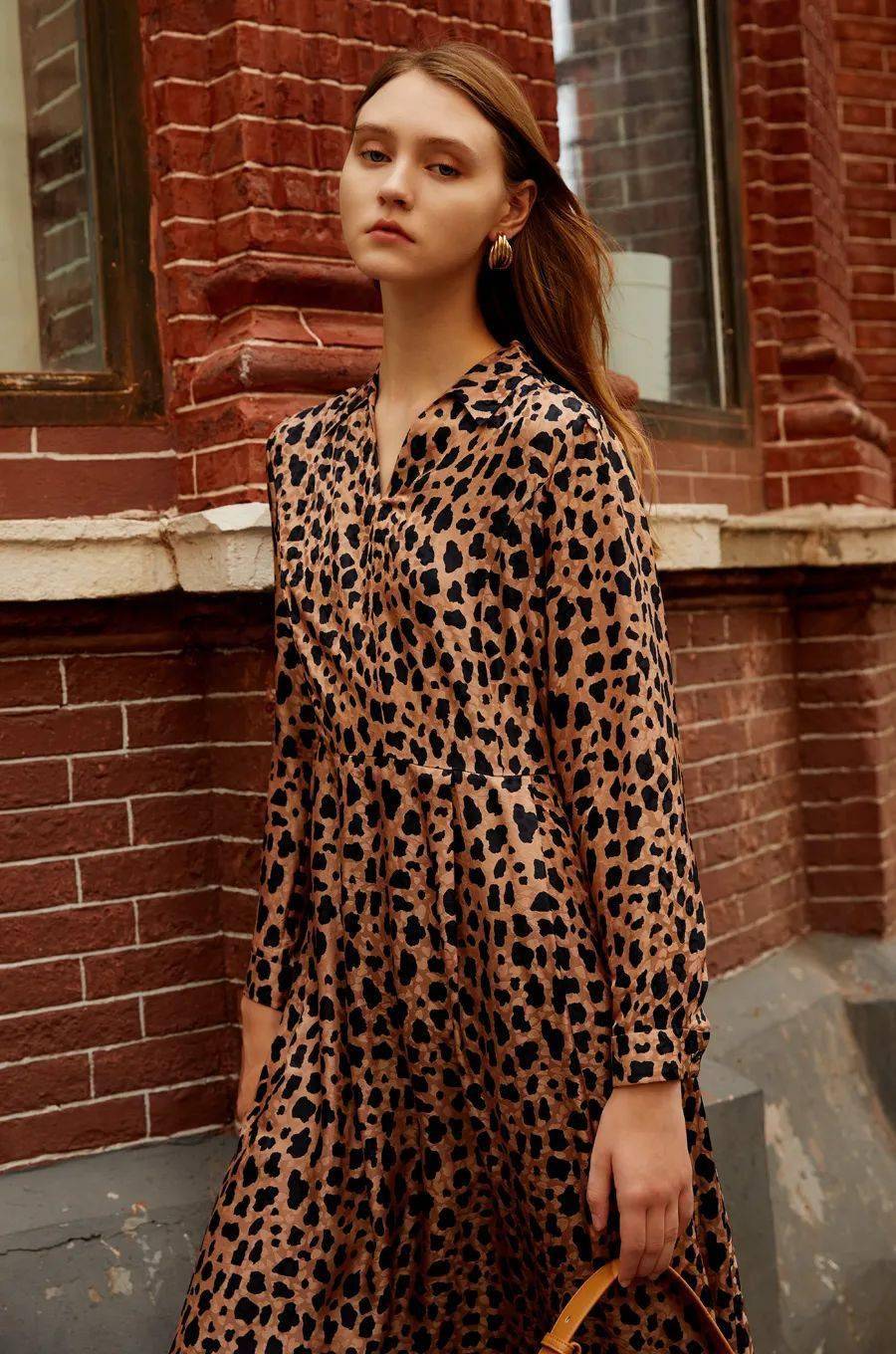 feizi菲姿92年在上海出生的她正在不断定义着时尚