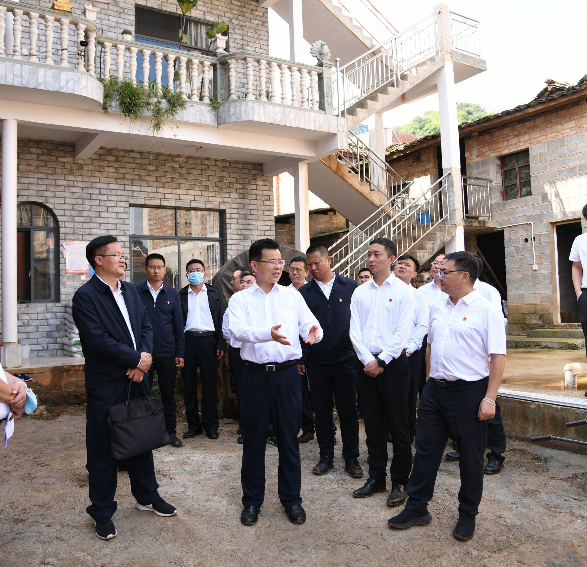 5月14日,州委书记陈明深入文山市和西畴县一线,调研督导红色美丽