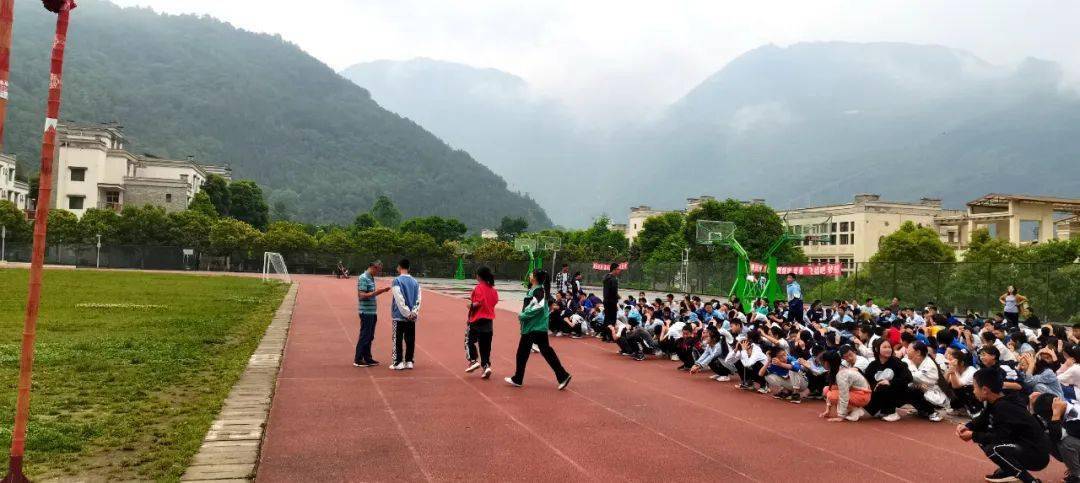 北川擂鼓八一中学开展防震减灾应急疏散演练暨感恩祖国自强奋进系列