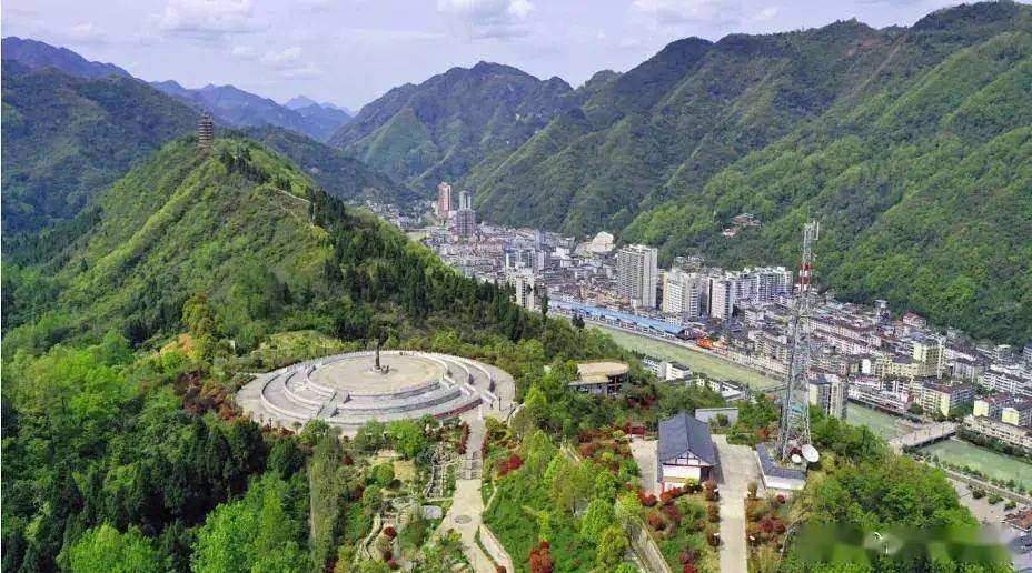 又到周末啦,快来汉中体验别具特色的苗乡风情游_镇巴县_美景_广场