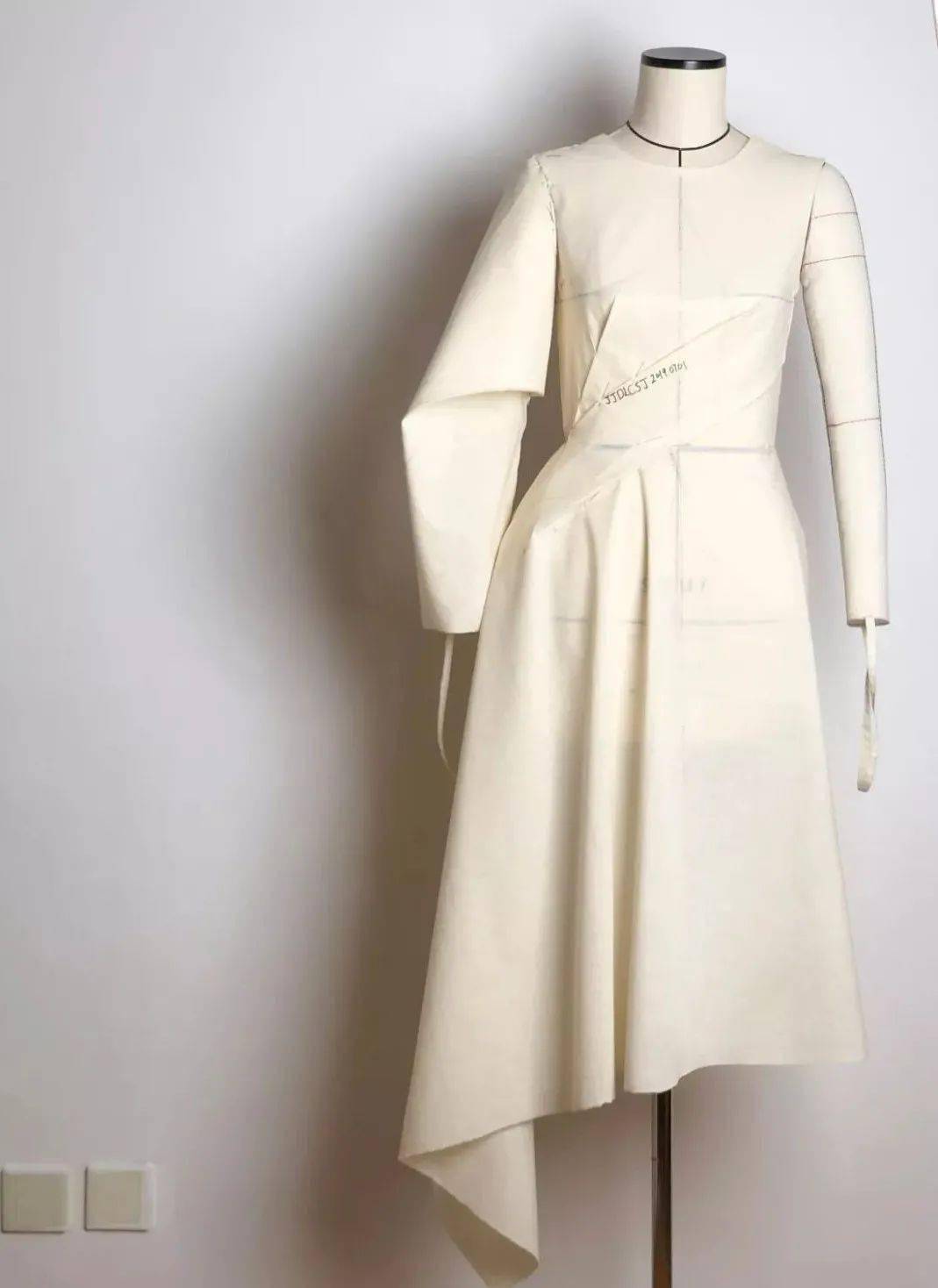 (创意结构全靠立体造型)_裁剪_服装_人体