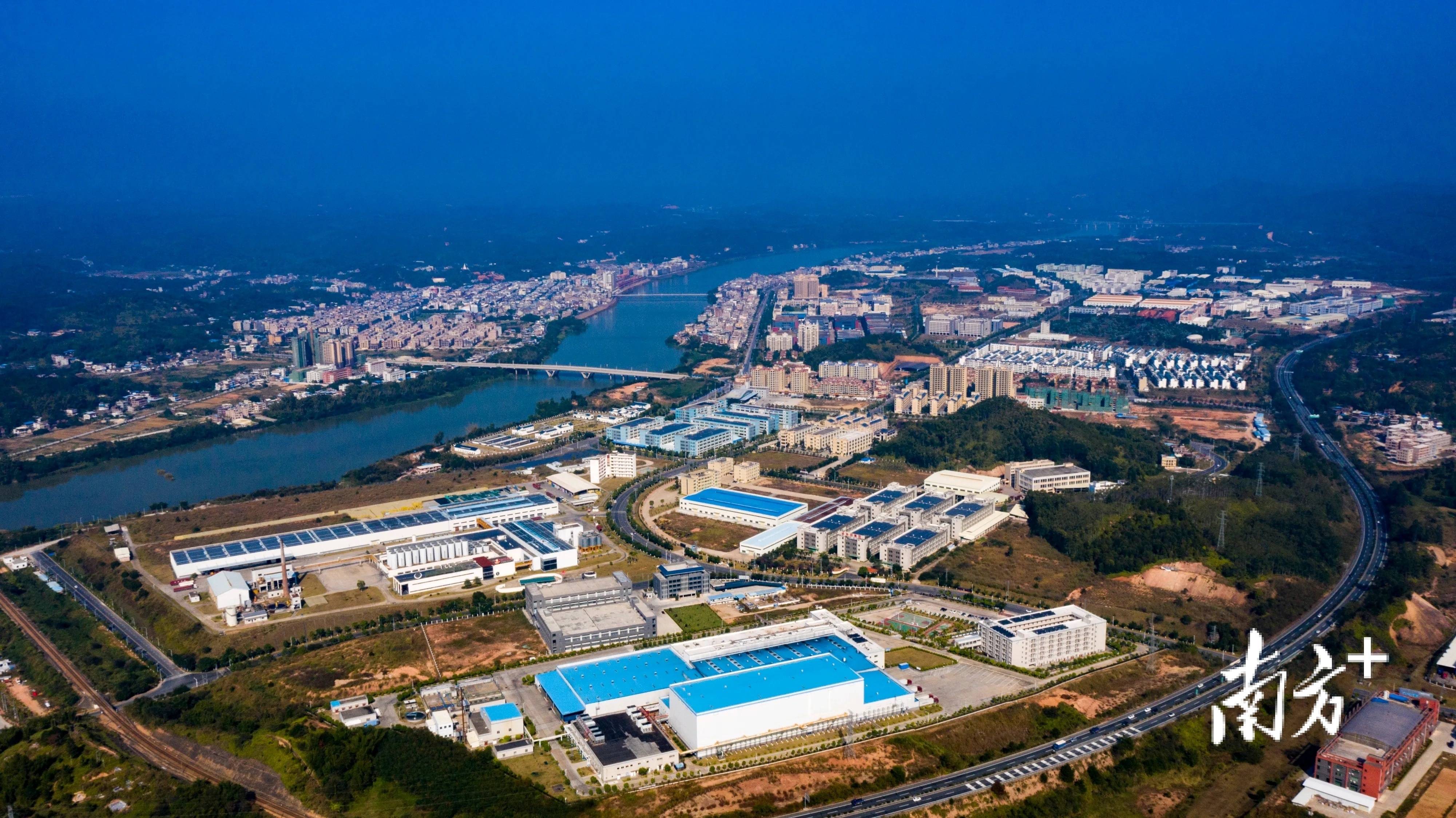 内外兼修,因镇施策,梅州梅县绘就美丽圩镇新图景_建设_改造_进行