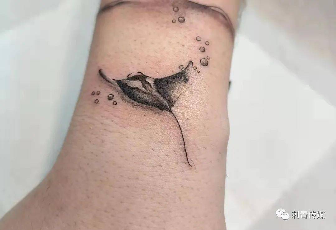 长相怪异的蝠鲼纹身