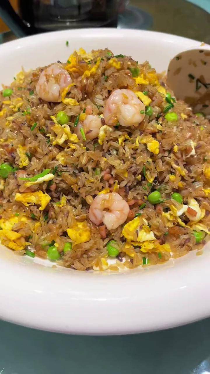 不用去香港找食神戴龙在郑州也能吃到顶级的炒饭了郑州美食这家店回头