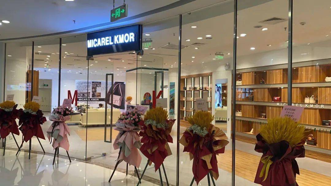 焦下披肩防晒衣棋盘格百搭帆布鞋英国mk包包