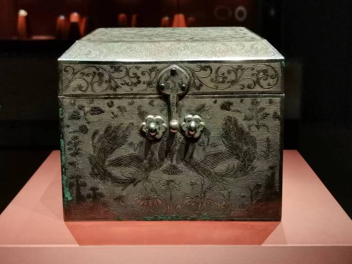 何家村窖藏出土文物展焕新 快来陕历博赏大唐遗宝