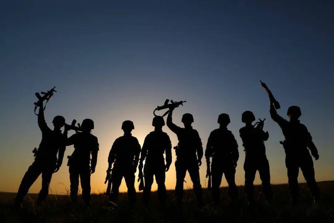 我们身上流着的是永不褪色的军人热血,融入灵魂的是永不改变的军人