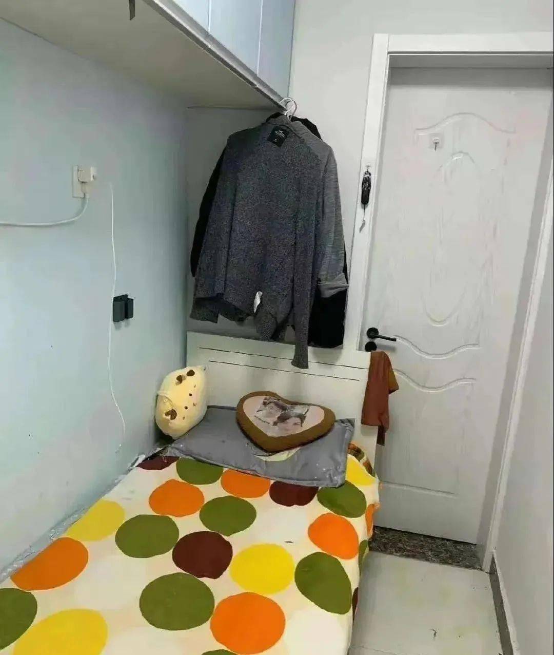 上海情侣住5平米出租屋照片流出戳穿了多少人不敢说出口的真相