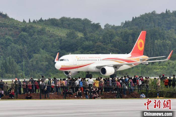"巴国神鸟"通航:成渝地区双城经济圈架起新空中桥梁_达州_机场_建设