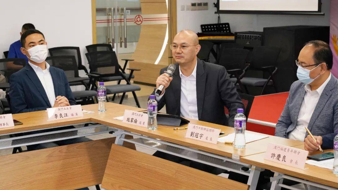 汪,澳门福建同乡总会办公室主任李清欣,澳门福建青年联会会长许庆良