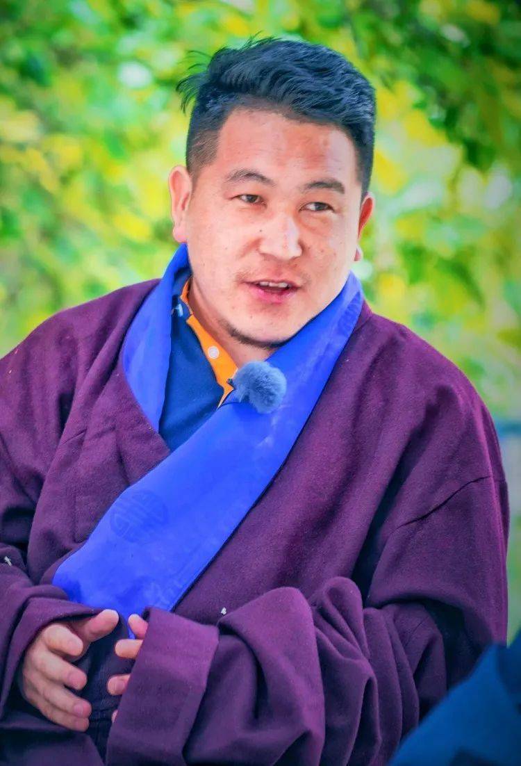 作者简介:绕吉,藏族,1992年生于四川得荣.