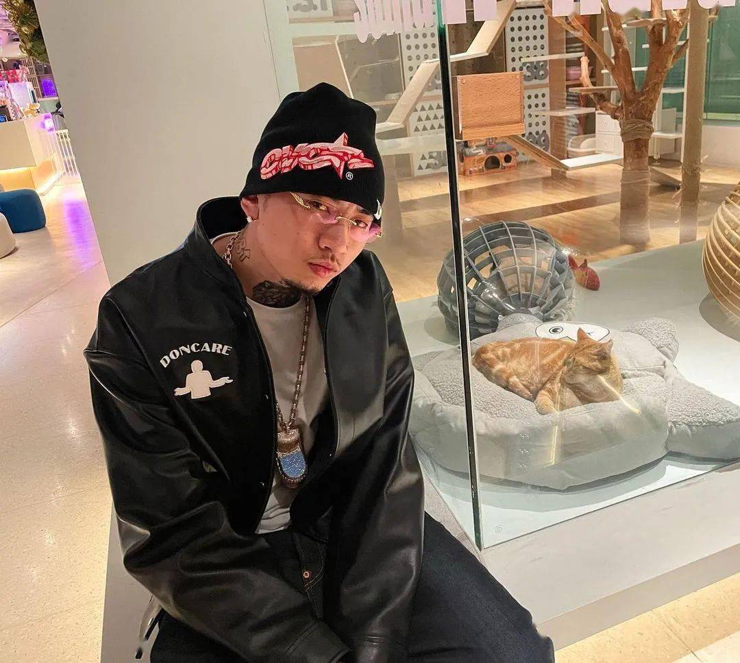 凭什么吸引易梦玲马思唯造型穿搭帅在哪街头潮男穿搭指南