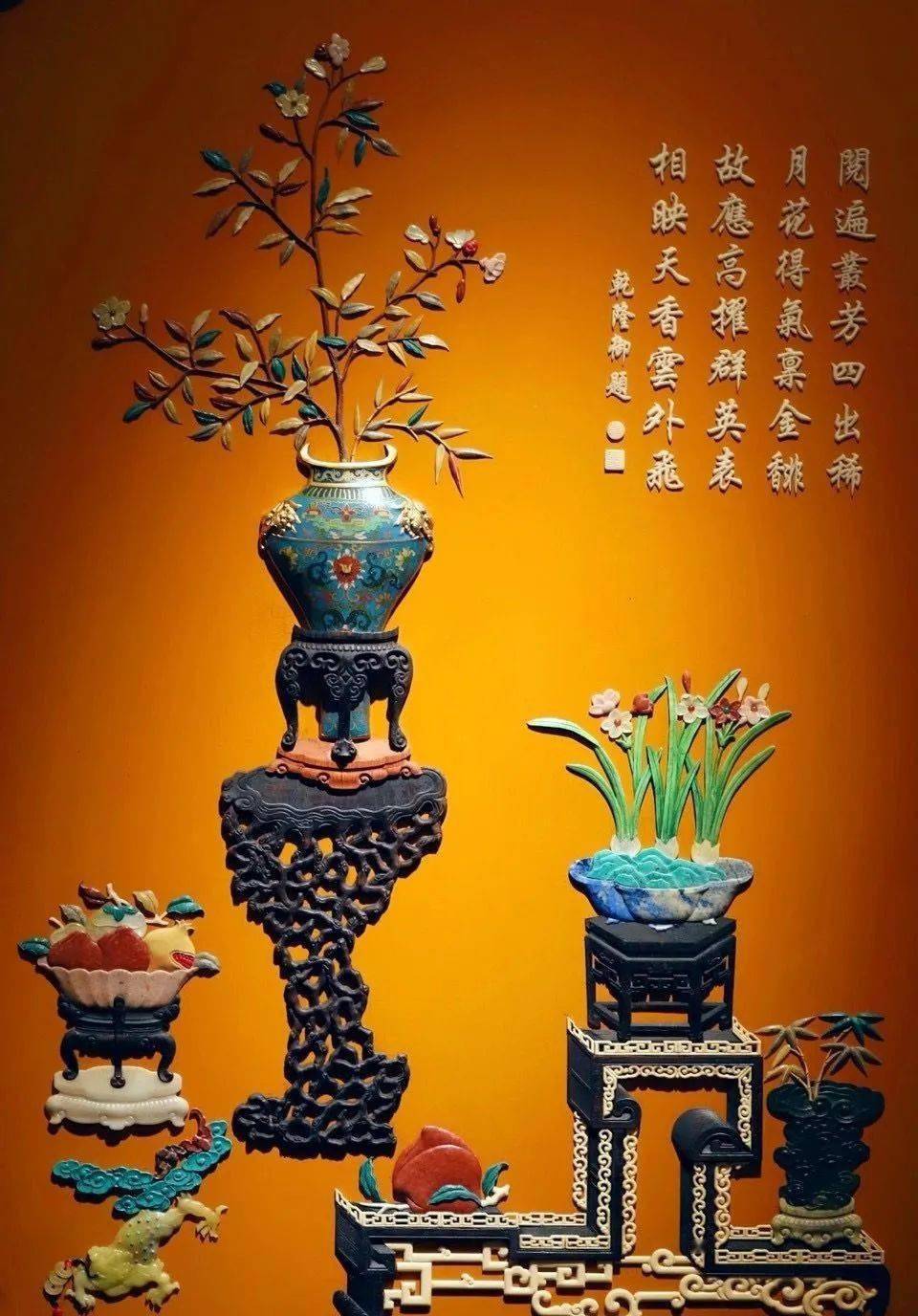 博古纹:博古纹是以各种文玩器物为题材的纹样,寓意博学多才,清雅高洁.