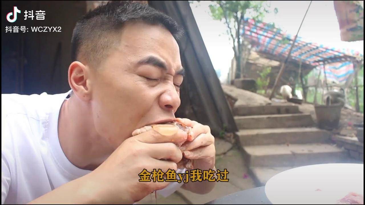 歪廚子做燒烤兔眼睛吃著滑嫩爽口兔美食搞笑黑暗料理