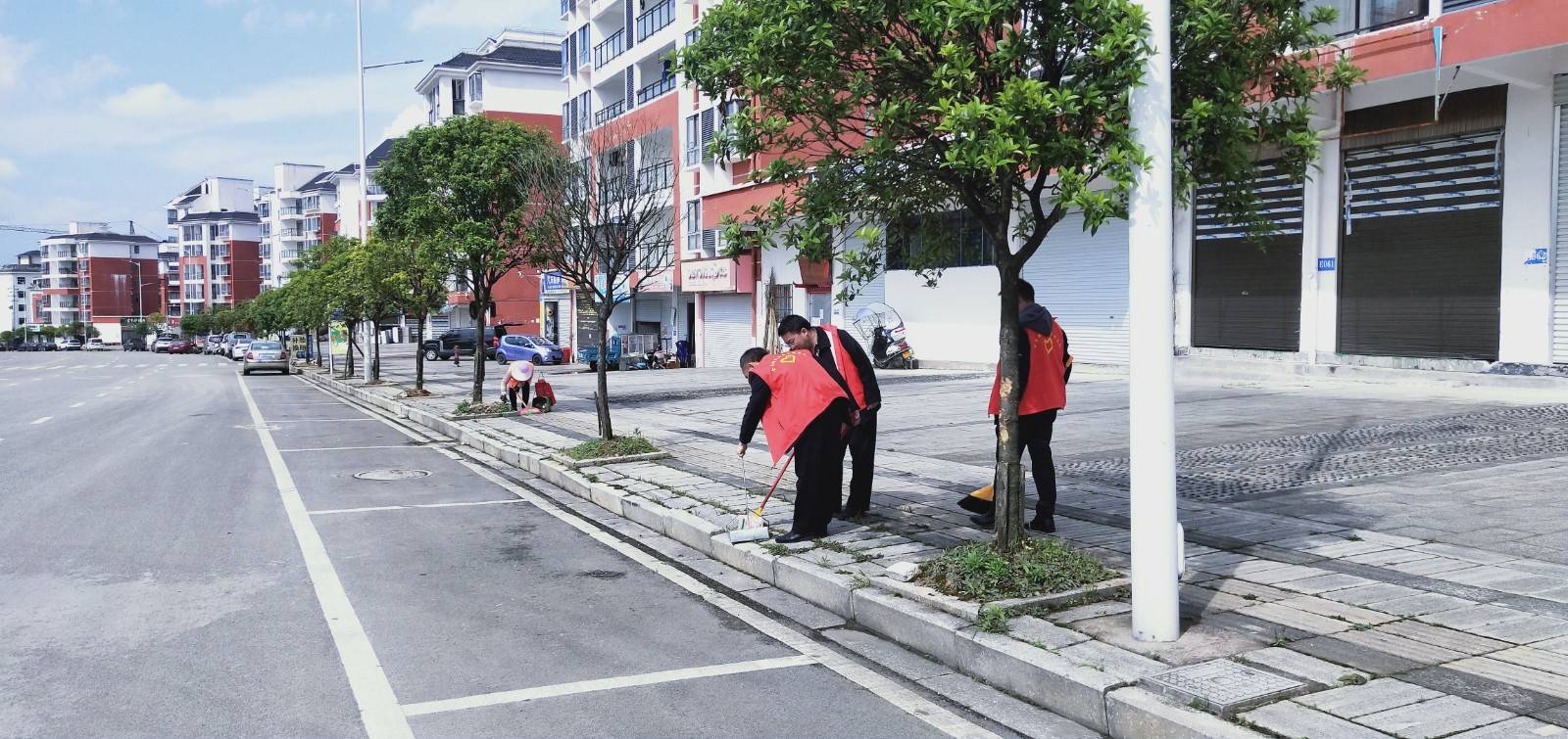 丹寨县金泉街道凝心聚力抓创建美化环境增光彩