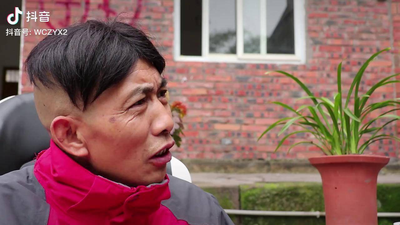 歪厨子做烧烤鸡嘎儿老丈人带着二女婿一起来品尝美食老丈人烧烤