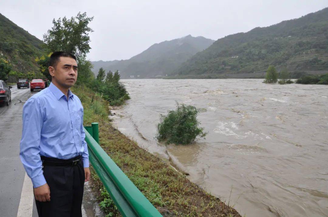 秦汉明,郧西县副县长,公安局党委书记,局长作为公安局长,秦汉明肩负着