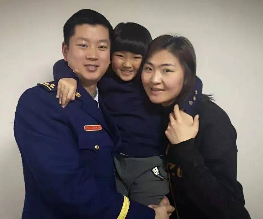 有一种爱的颜色叫"警察蓝"_丁伟和_一线_工作