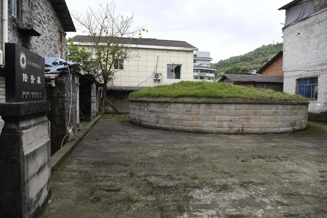 陆贽墓廉洁文化润人心近年来,忠县充分发挥廉洁文化教育引导浸润作用