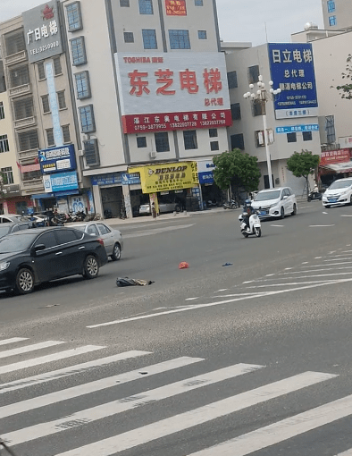 吴川一泥头车追尾电车,老人被推出数米……_事故_粤西_余元