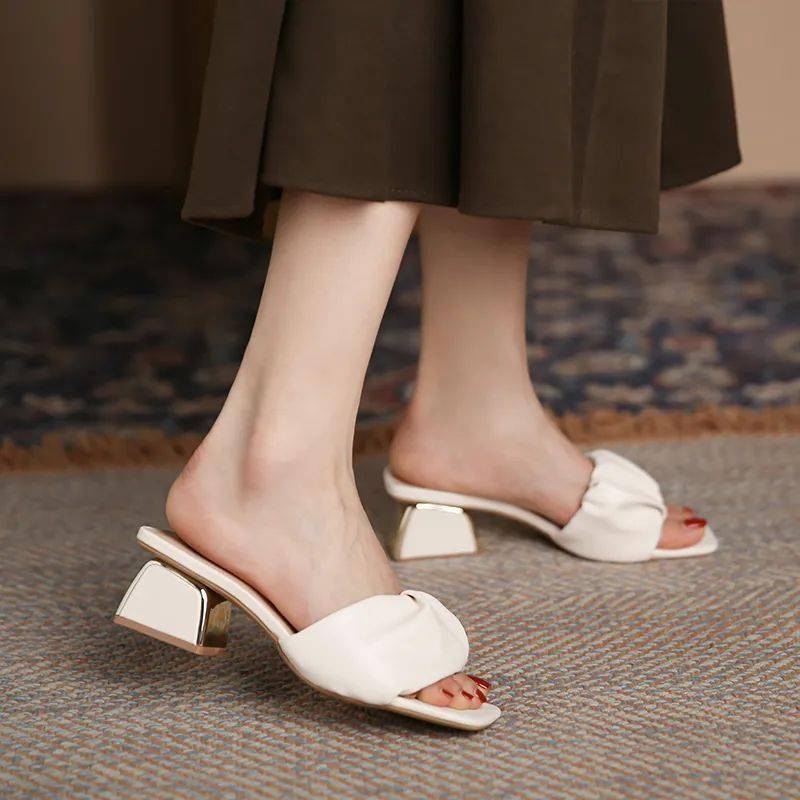 今夏流行这5双凉鞋，时髦好看显脚小，疯狂推荐！