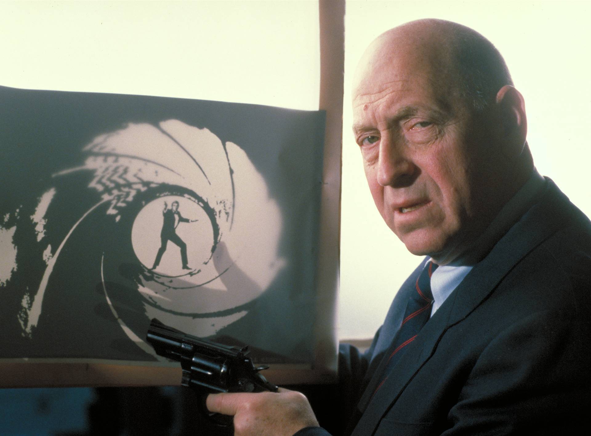 他设计了007的大银幕亮相白色波点枪管膛线还有那个砰