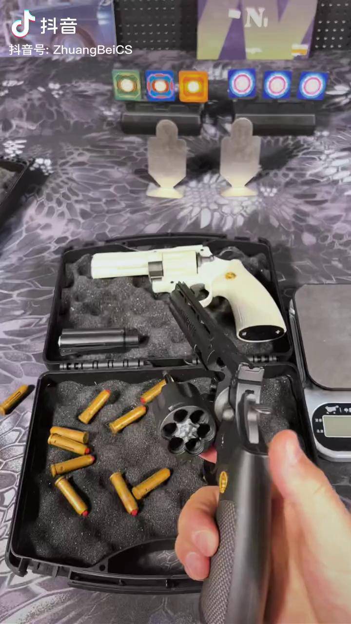 男人玩具蟒蛇左轮软蛋玩具