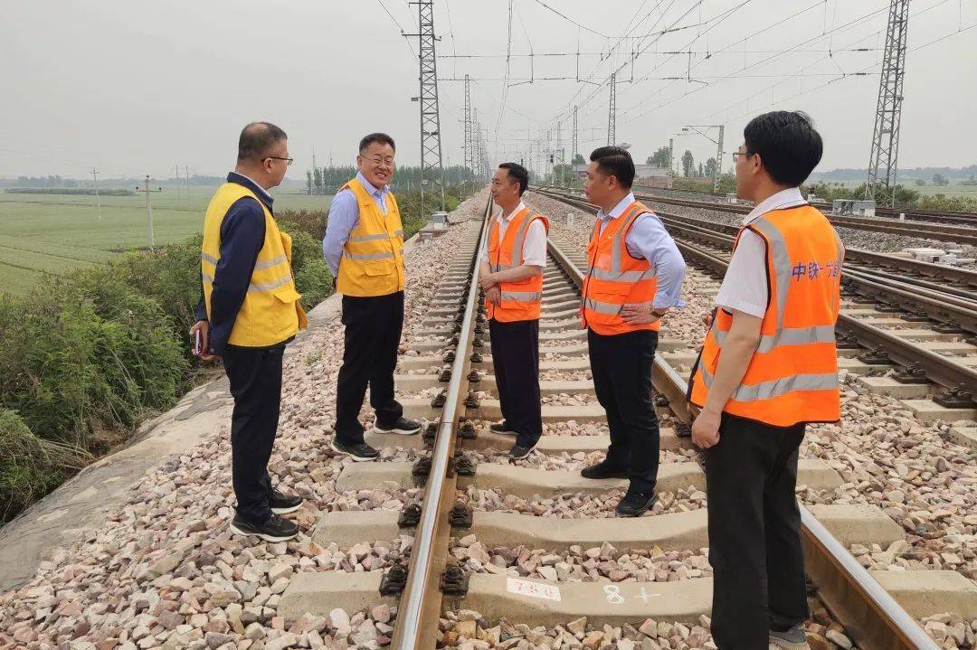 邯黄铁路公司党委书记,董事长左站峰到邯黄指挥部检查指导3(邹思洋 张