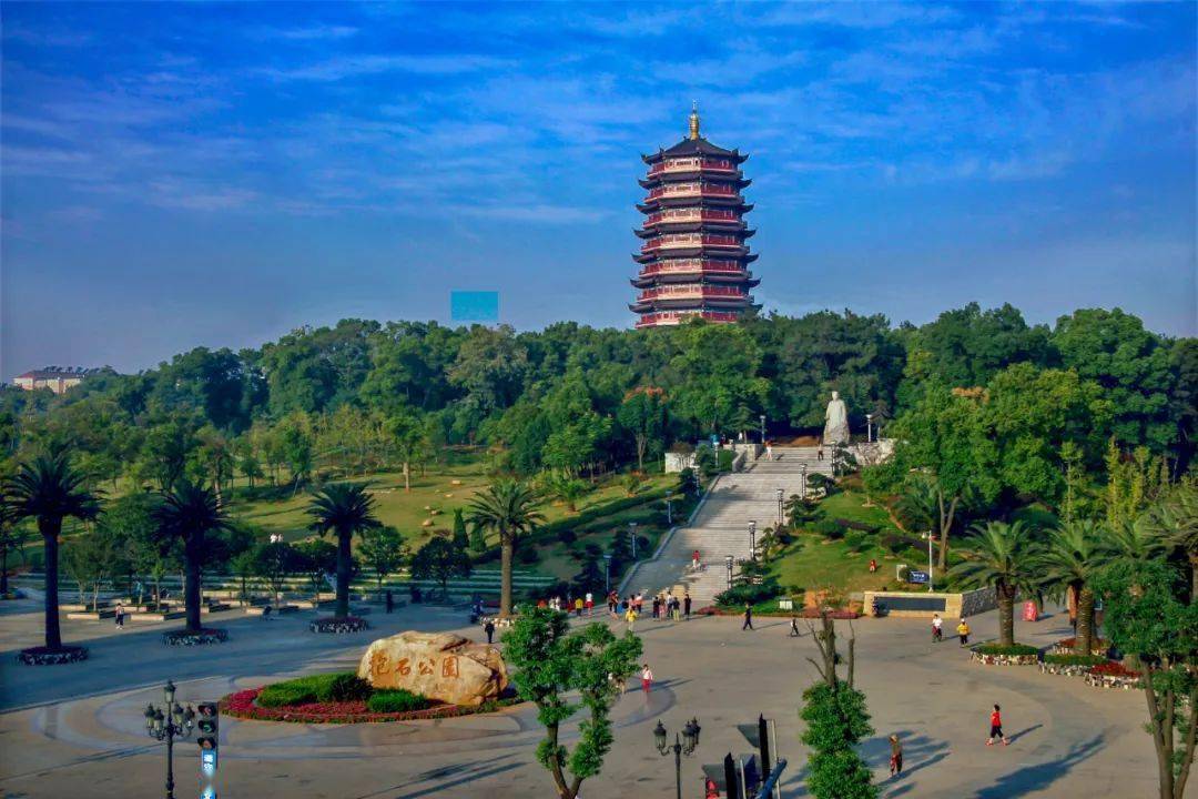 刘颖豪奋力谱写上善渝水抱石故园精彩新篇章