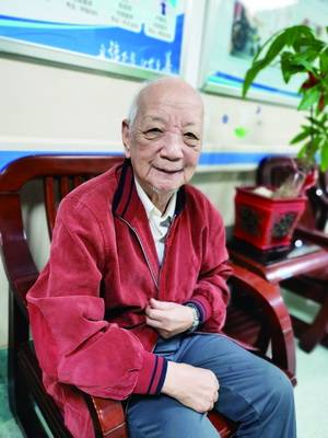 九旬老人为挚爱的鼓浪屿深情献歌 希望借此让更多人宣传琴岛