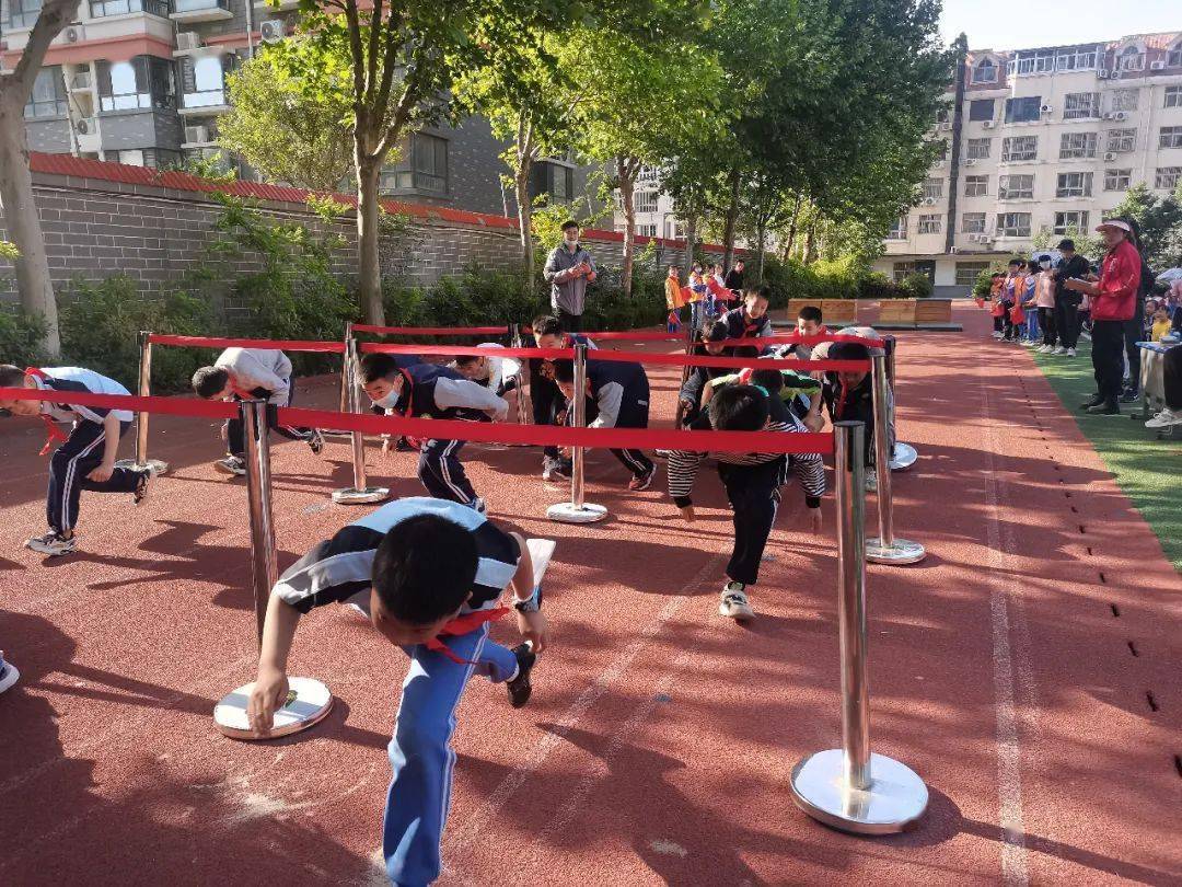 聊城市东昌府区新星小学举行"重走长征路,传承红色魂"红色校园跑运动